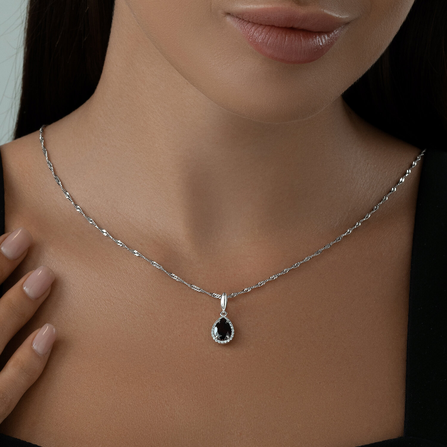 Кулон с гранатом Кулон с гранатом